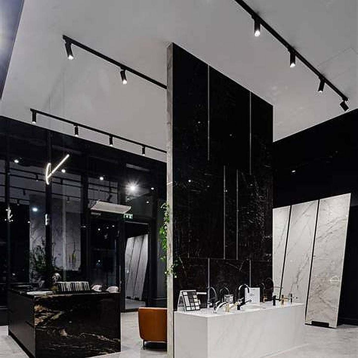 Showroom black white